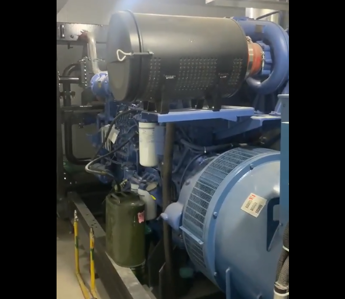 某企業(yè)1000KW玉柴發(fā)電機(jī)組交付使用 某企業(yè)1000KW玉柴發(fā)電機(jī)組交付使用